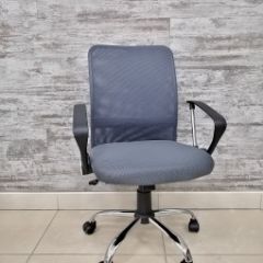 Кресло Barneo K-147 для персонала (серая ткань и сетка) в Асбесте - asbest.mebel24.online | фото